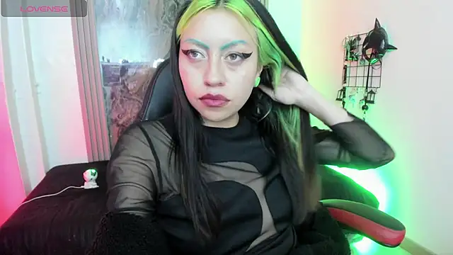 Snapshot of midory_ chatting on 10/17/25, 03:20 midory  online show from 10/17/25, 03:20