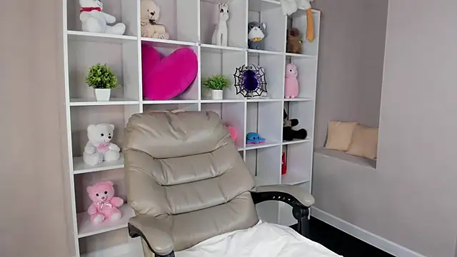 Joann Shermann online show from 11/08/25, 01:17