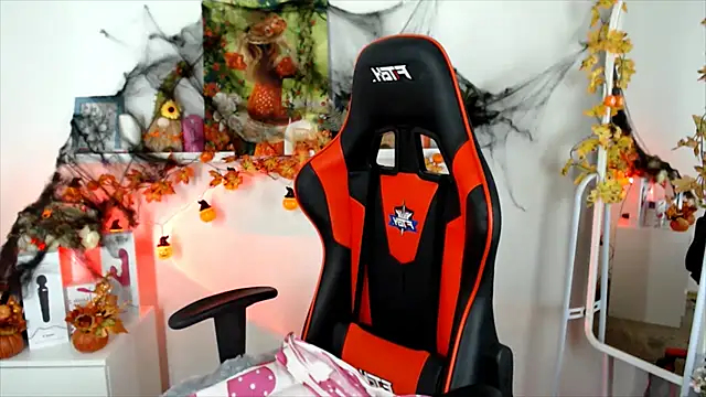 Lucky Lana online show from 10/28/25, 02:37