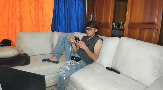 laurent 01 online show from 03/22/25, 10:04