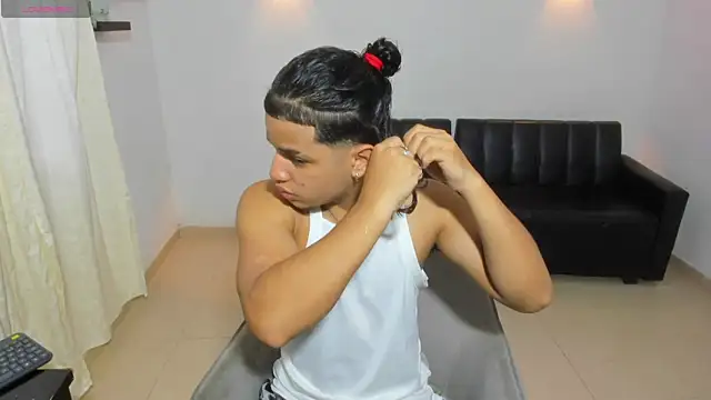 Snapshot of samxx_muscle chatting on 06/17/26, 12:40 samxx muscle online show from 06/17/26, 12:40