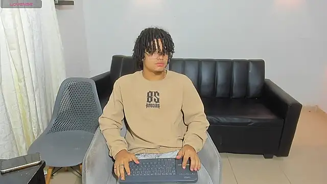 Snapshot of samxx_muscle chatting on 06/23/26, 12:14 samxx muscle online show from 06/23/26, 12:14
