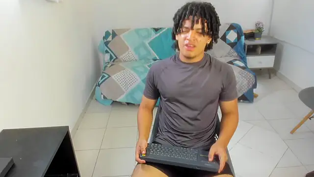 Snapshot of samxx_muscle chatting on 07/21/26, 05:37 samxx muscle online show from 07/21/26, 05:37