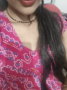 Snapshot of Eshwari_Chopra chatting on 07/04/26, 04:02 Eshwari Chopra online show from 07/04/26, 04:02