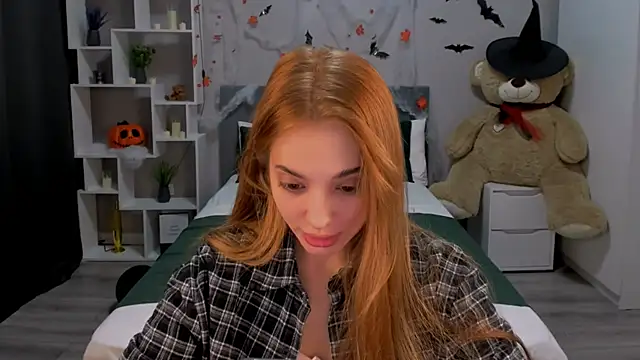 Snapshot of MelanieAlves chatting on 10/31/25, 06:42 MelanieAlves online show from 10/31/25, 06:42