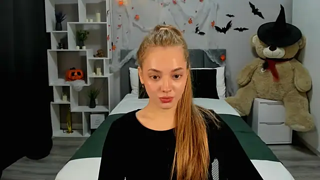 Snapshot of MelanieAlves chatting on 11/05/25, 06:08 MelanieAlves online show from 11/05/25, 06:08