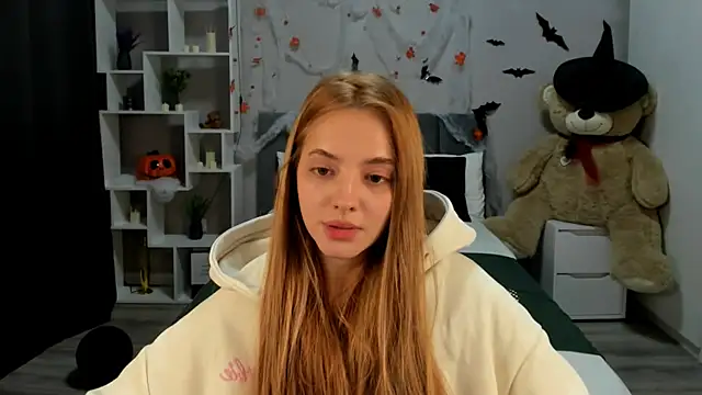 Snapshot of MelanieAlves chatting on 11/06/25, 12:39 MelanieAlves online show from 11/06/25, 12:39