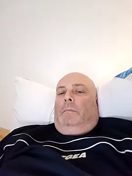 Snapshot of Alexis_Bull chatting on 03/19/25, 02:46 Alexis Bull online show from 03/19/25, 02:46