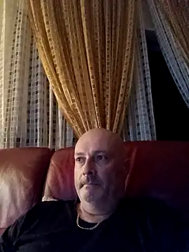 Snapshot of Alexis_Bull chatting on 09/25/25, 11:19 Alexis Bull online show from 09/25/25, 11:19