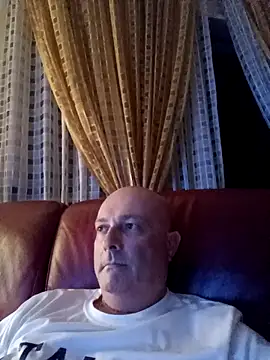 Snapshot of Alexis_Bull chatting on 09/28/25, 10:48 Alexis Bull online show from 09/28/25, 10:48