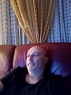 Snapshot of Alexis_Bull chatting on 10/15/25, 10:21 Alexis Bull online show from 10/15/25, 10:21