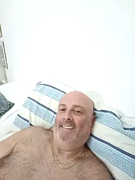 Snapshot of Alexis_Bull chatting on 10/17/25, 04:20 Alexis Bull online show from 10/17/25, 04:20