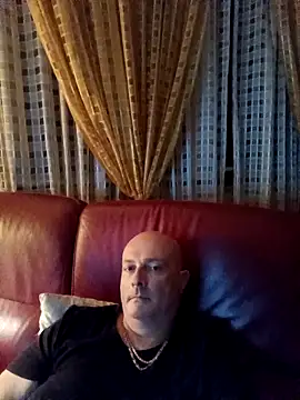 Snapshot of Alexis_Bull chatting on 10/26/25, 11:09 Alexis Bull online show from 10/26/25, 11:09