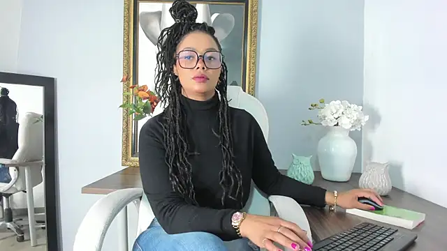 andrea xoe  online show from 03/19/25, 11:06