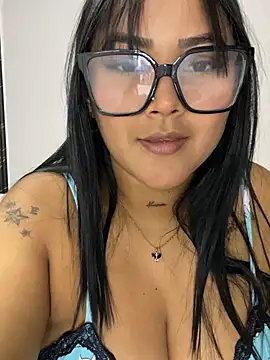 Snapshot of sashaoficial_ chatting on 07/11/26, 11:28 sashaoficial online show from 07/11/26, 11:28