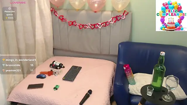 samara novoa online show from 10/25/25, 04:35