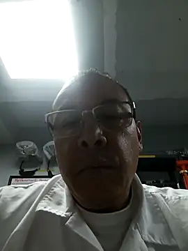 Snapshot of OrionStone chatting on 09/18/25, 04:58 OrionStone online show from 09/18/25, 04:58