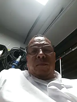Snapshot of OrionStone chatting on 09/25/25, 08:29 OrionStone online show from 09/25/25, 08:29