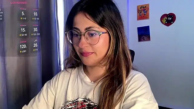 Snapshot of emma__bell_ chatting on 09/13/25, 12:49 emma  bell  online show from 09/13/25, 12:49