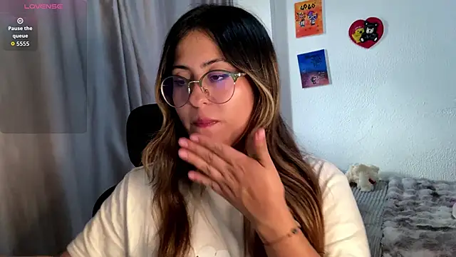 Snapshot of emma__bell_ chatting on 09/17/25, 09:38 emma  bell  online show from 09/17/25, 09:38