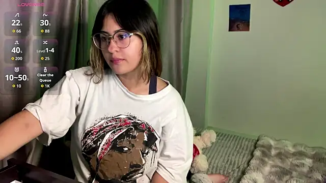 Snapshot of emma__bell_ chatting on 09/25/25, 12:58 emma  bell  online show from 09/25/25, 12:58