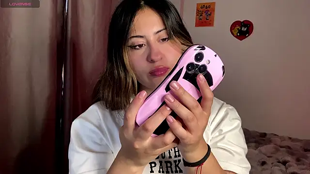 Snapshot of emma__bell_ chatting on 09/29/25, 01:38 emma  bell  online show from 09/29/25, 01:38