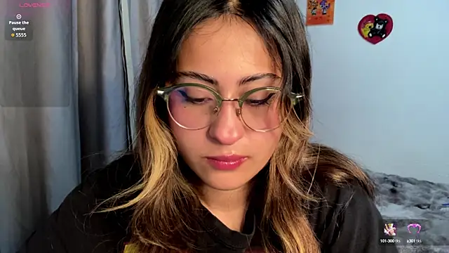 Snapshot of emma__bell_ chatting on 10/01/25, 10:49 emma  bell  online show from 10/01/25, 10:49