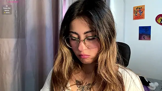 Snapshot of emma__bell_ chatting on 10/08/25, 09:12 emma  bell  online show from 10/08/25, 09:12