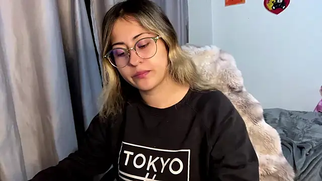 emma  bell  online show from 11/13/25, 11:47