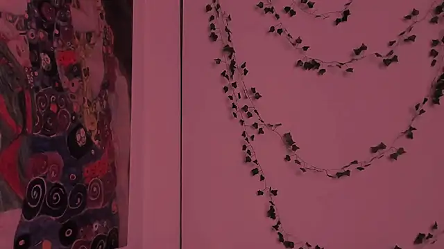 secret princess online show from 10/31/25, 10:33