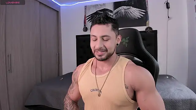 santi aesthetic online show from 11/06/25, 05:03