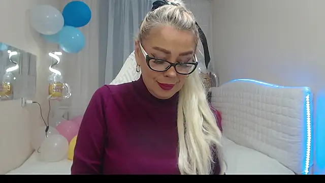 Snapshot of KatrinaCharm chatting on 10/09/25, 06:44 KatrinaCharm online show from 10/09/25, 06:44