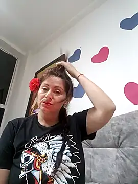 Snapshot of lunadicty chatting on 02/16/25, 01:03 lunadicty online show from 02/16/25, 01:03