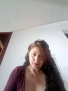 Snapshot of lunadicty chatting on 10/17/25, 11:40 lunadicty online show from 10/17/25, 11:40