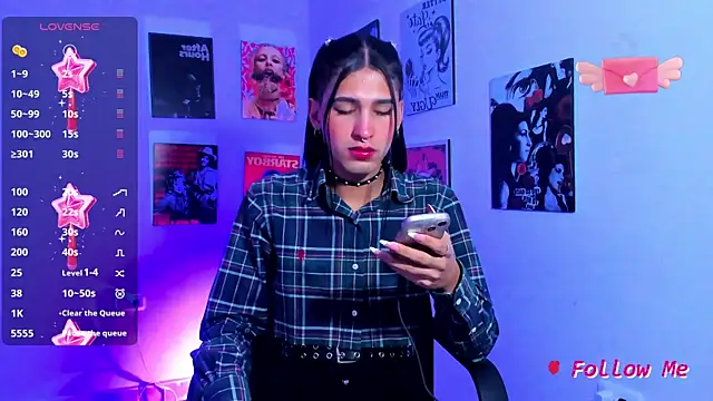 Snapshot of SkylerBennet chatting on 03/22/25, 01:22 SkylerBennet online show from 03/22/25, 01:22