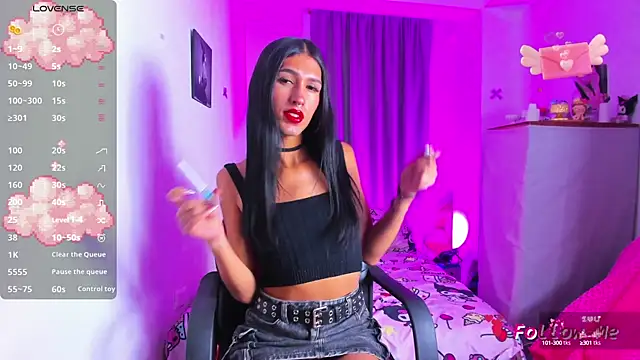 Snapshot of SkylerBennet chatting on 10/29/25, 04:26 SkylerBennet online show from 10/29/25, 04:26