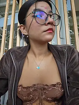 Pretty roxxyy online show from 11/28/25, 01:36