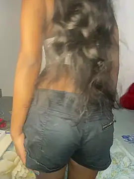 Snapshot of selena_mia chatting on 02/13/26, 07:43 selena mia online show from 02/13/26, 07:43