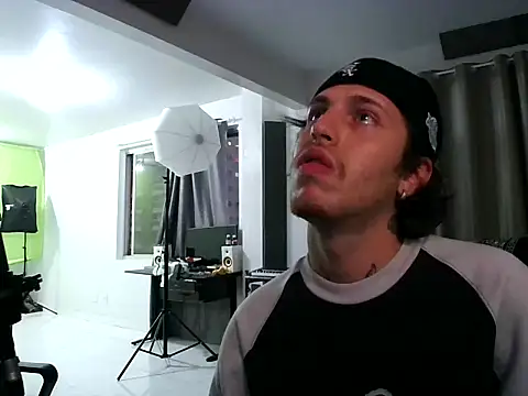 Snapshot of bigrosa21cm chatting on 10/28/25, 09:39 bigrosa21cm online show from 10/28/25, 09:39