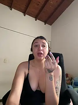 Snapshot of Mia__Gray chatting on 05/13/26, 05:32 Mia Gray online show from 05/13/26, 05:32