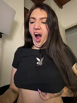 Snapshot of Mia__Gray chatting on 06/08/26, 01:28 Mia Gray online show from 06/08/26, 01:28