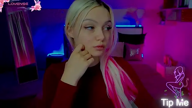 LinaLirian online show from 11/22/25, 01:32