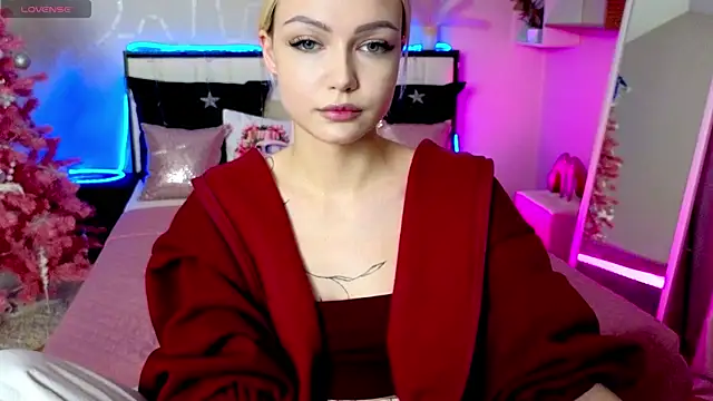 LinaLirian online show from 12/13/25, 07:53