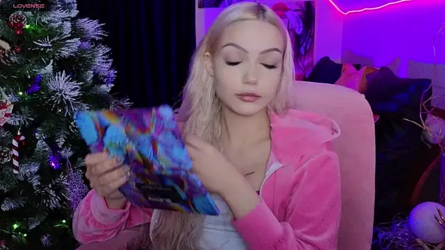 LinaLirian online show from 01/14/26, 01:39