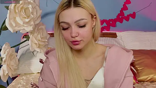 LinaLirian online show from 03/17/26, 09:23