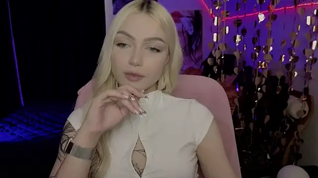 LinaLirian online show from 04/23/26, 10:25