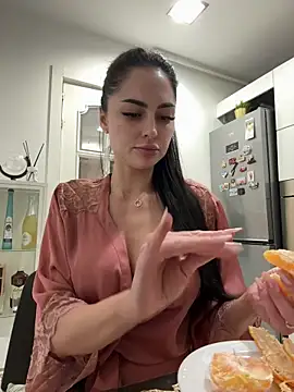 ChloeDevine online show from 12/19/25, 05:31