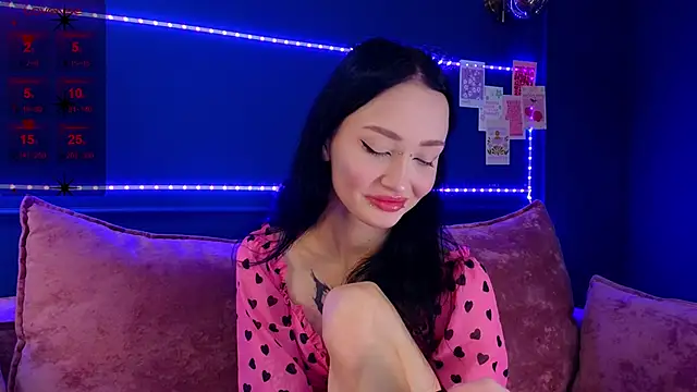 Snapshot of _holly_berry_ chatting on 10/07/25, 02:31  holly berry  online show from 10/07/25, 02:31