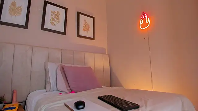  lucia 18 online show from 10/13/25, 05:46