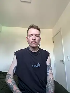 Snapshot of CrisBohn chatting on 03/21/25, 07:24 CrisBohn online show from 03/21/25, 07:24